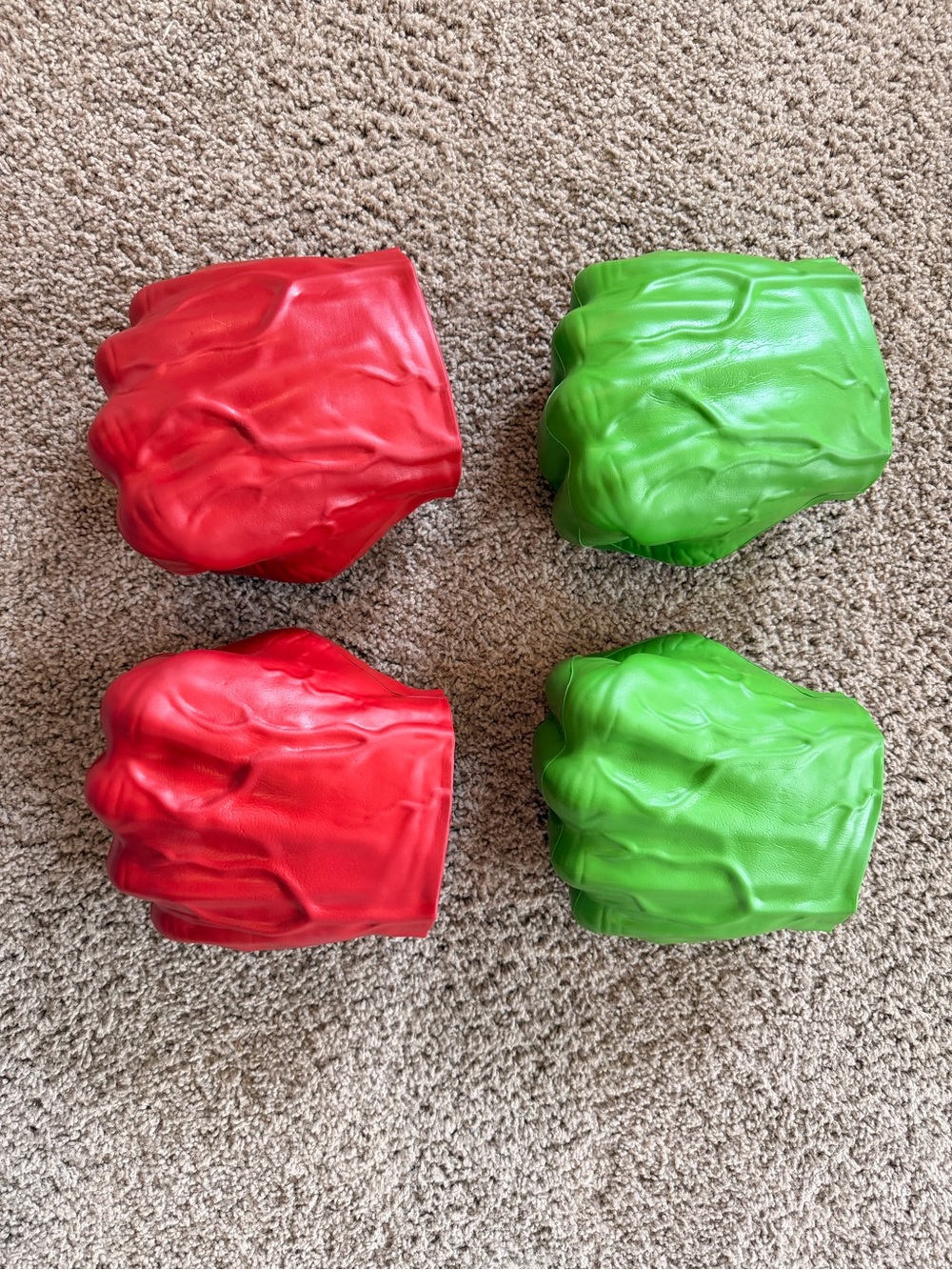 Avengers Hulk Foam Fists - 2 pairs: Green & Red - Picture 4 of 5